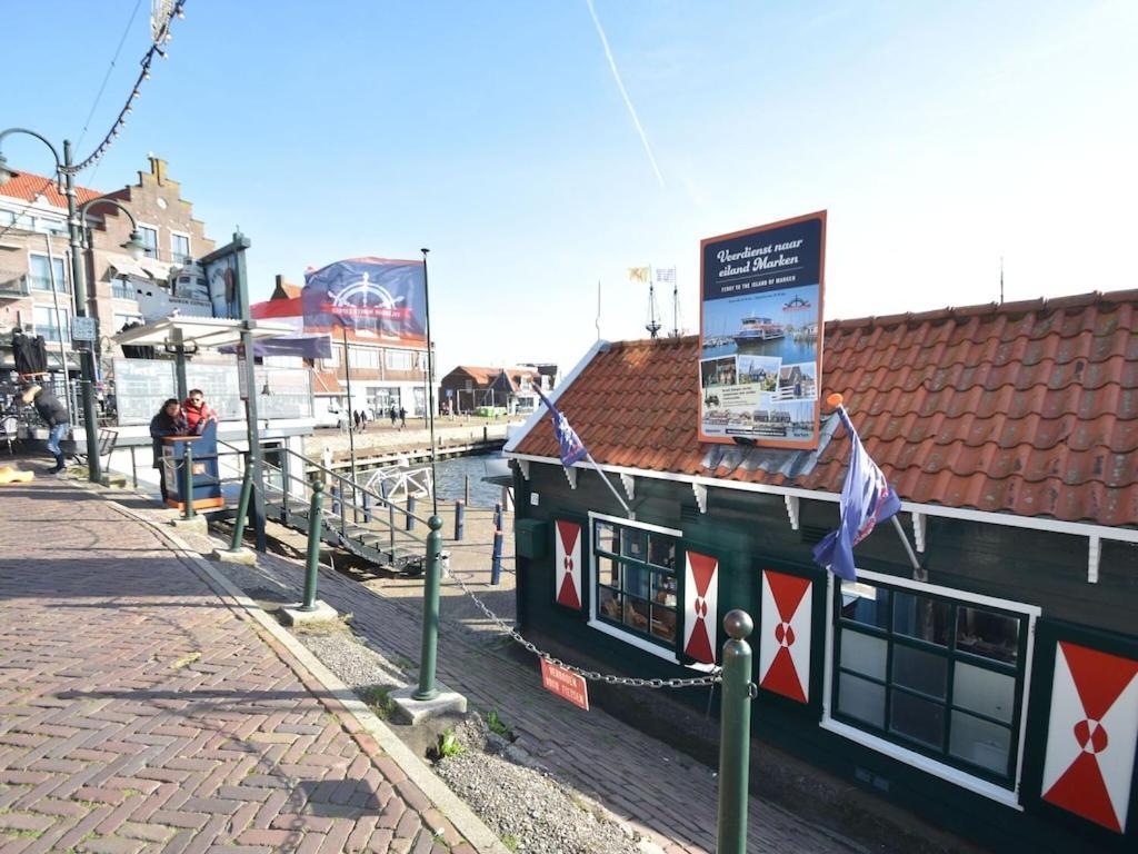 Modern Houseboat In Marina Of Volendam Hotel Exterior foto